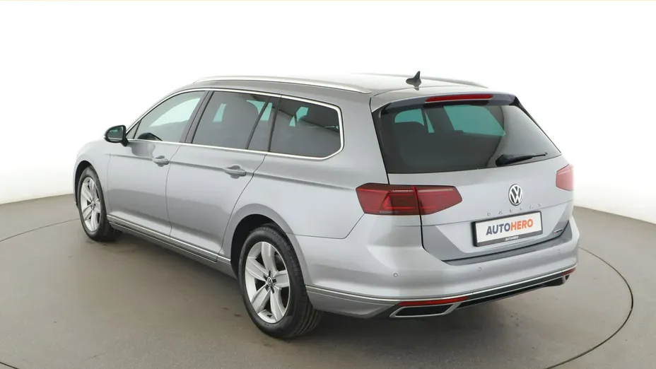 VOLKSWAGEN Passat -