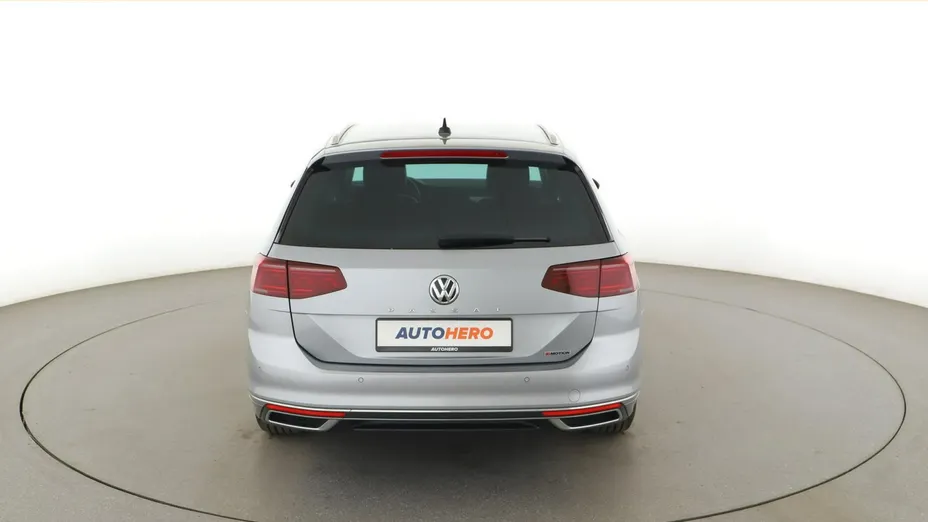 VOLKSWAGEN Passat -