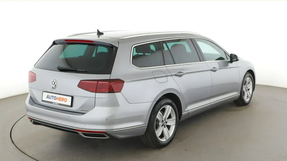 VOLKSWAGEN Passat -