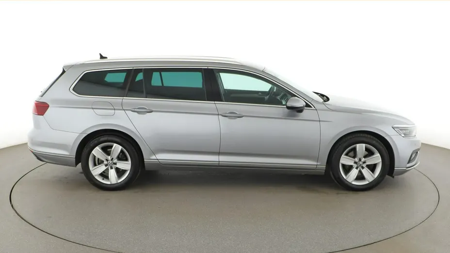 VOLKSWAGEN Passat -