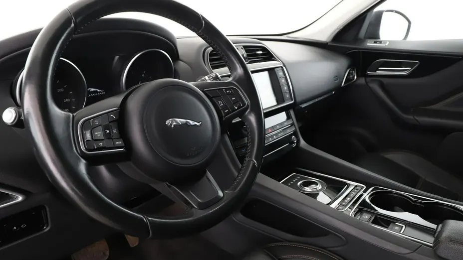 JAGUAR F-Pace -