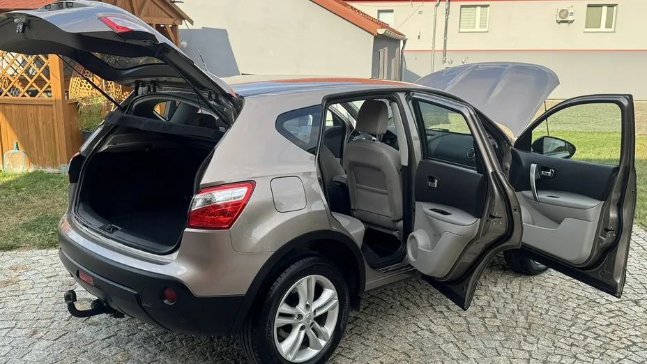 NISSAN Qashqai -