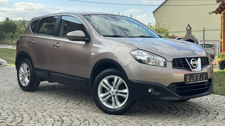 NISSAN Qashqai -