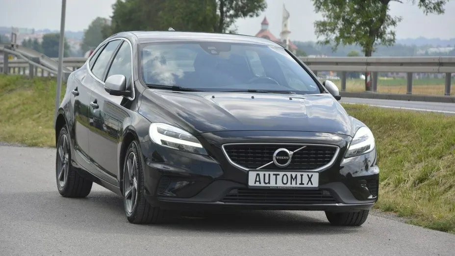 VOLVO V40 -