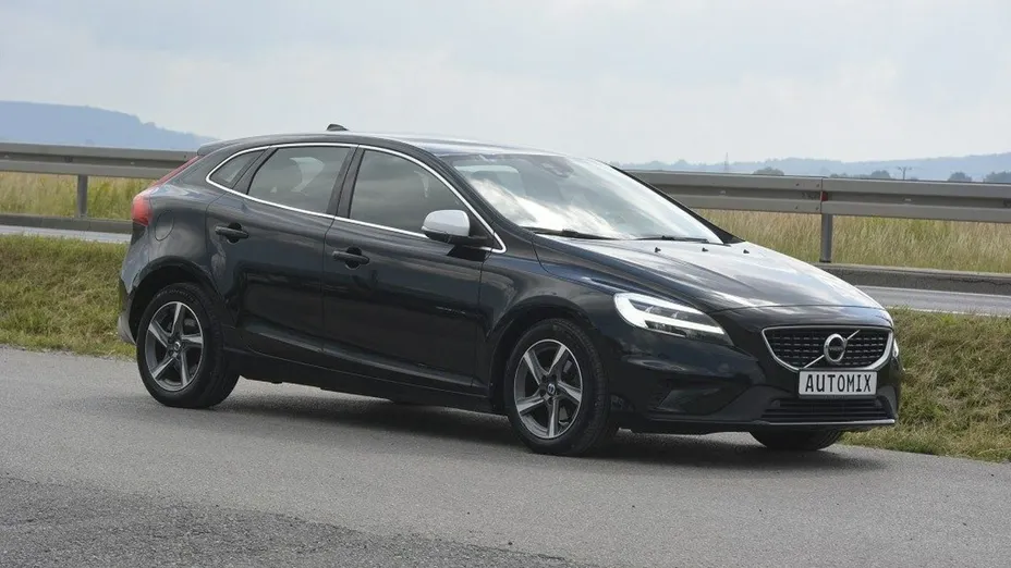 VOLVO V40 -