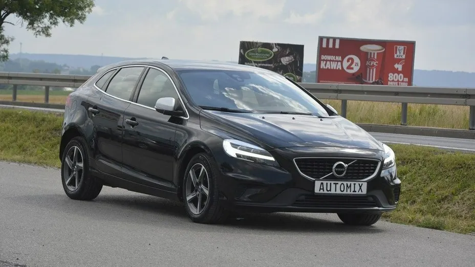 VOLVO V40 -
