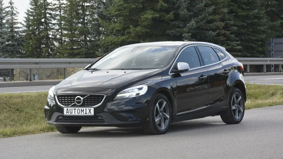 VOLVO V40 -
