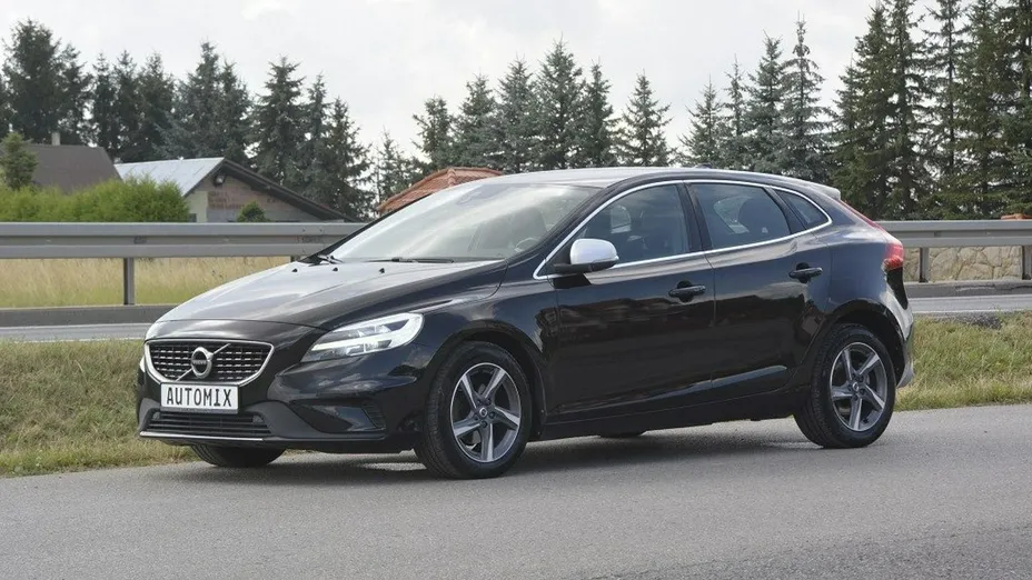 VOLVO V40 -
