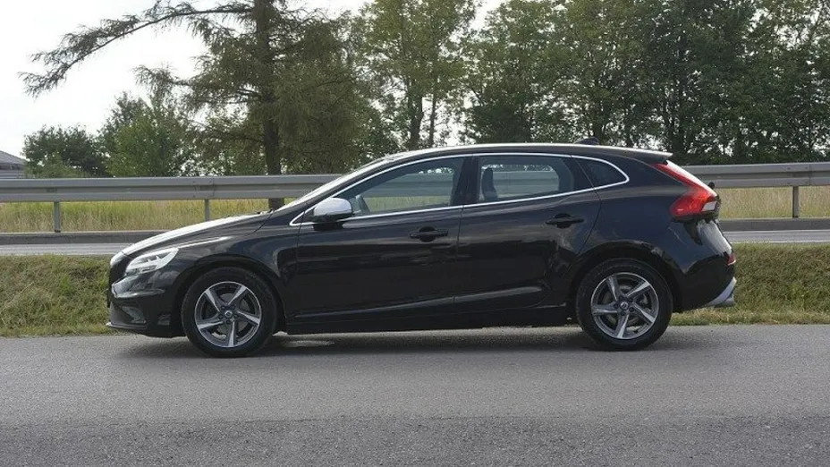 VOLVO V40 -