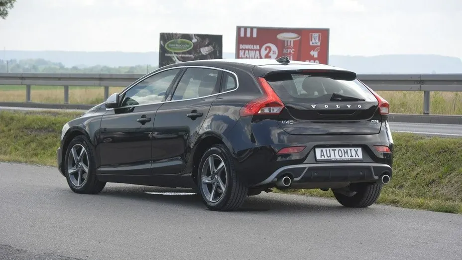 VOLVO V40 -