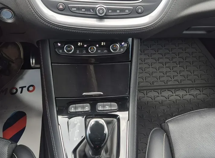 OPEL Grandland X -