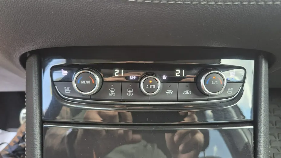 OPEL Grandland X -