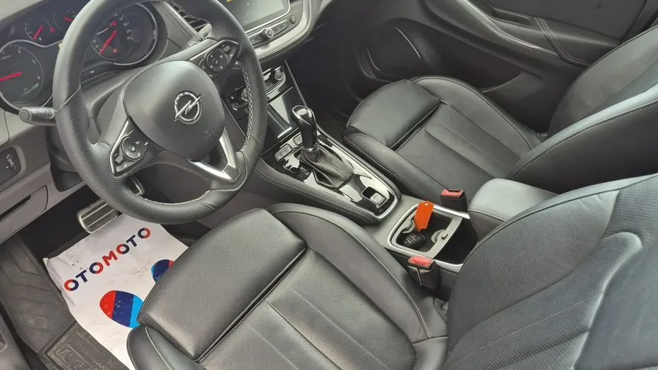 OPEL Grandland X -