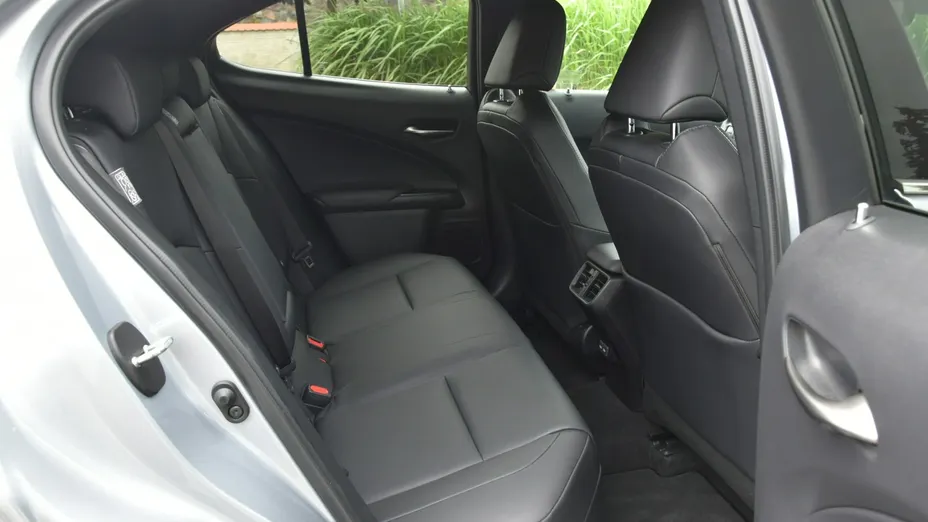 LEXUS UX -