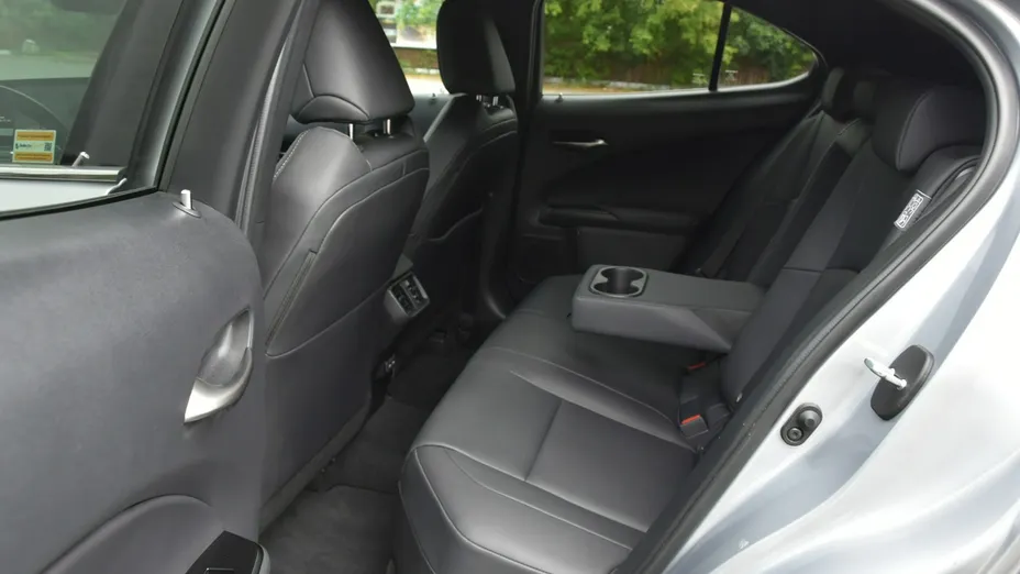 LEXUS UX -