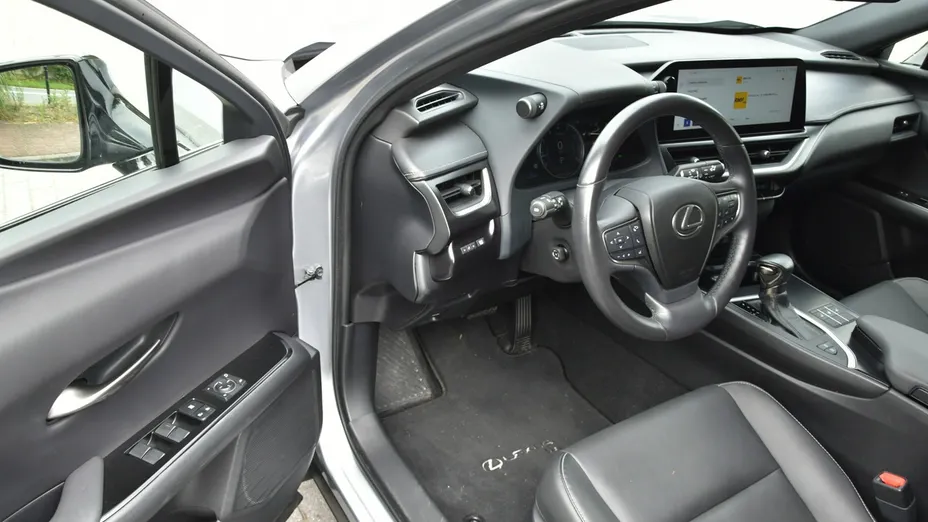 LEXUS UX -