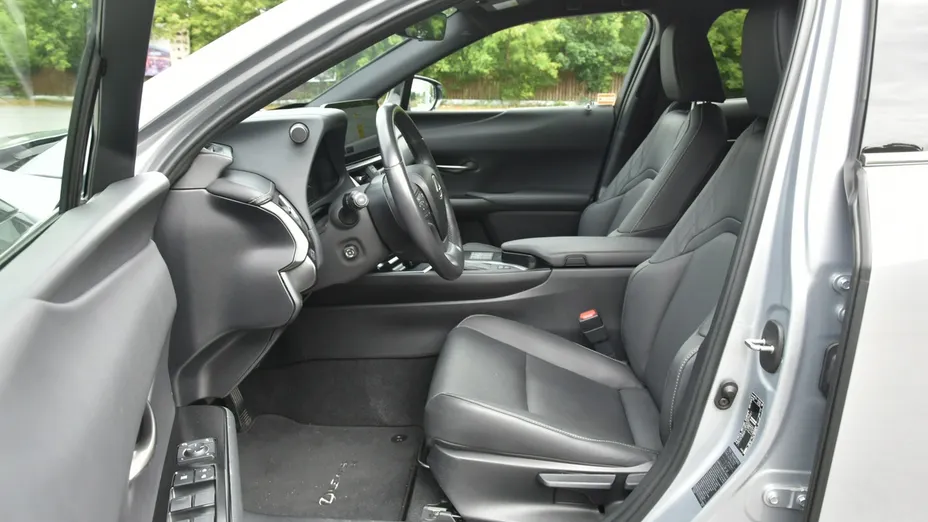 LEXUS UX -