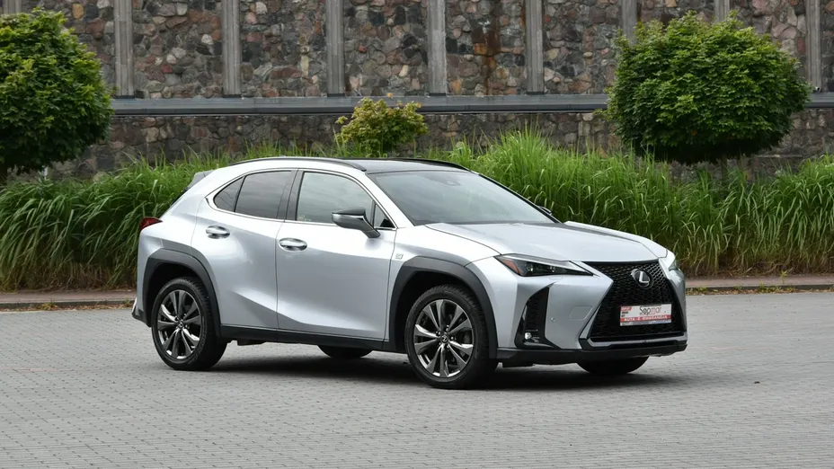 LEXUS UX -