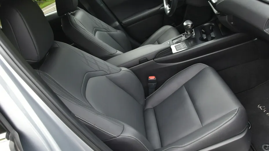 LEXUS UX -