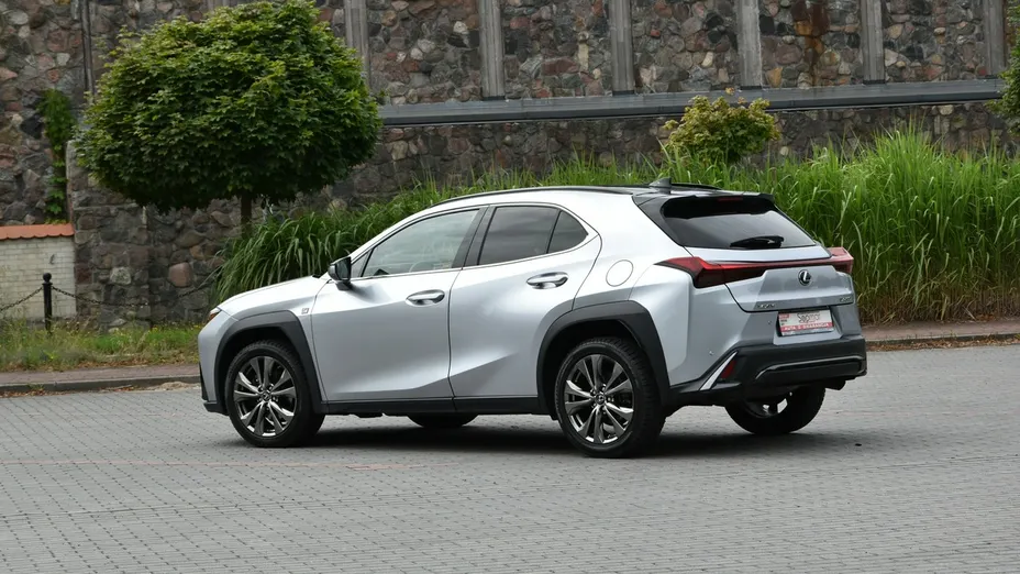 LEXUS UX -