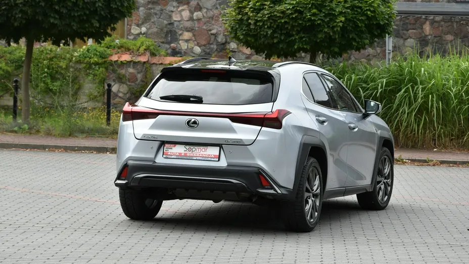 LEXUS UX -