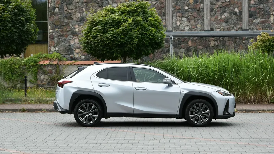 LEXUS UX -