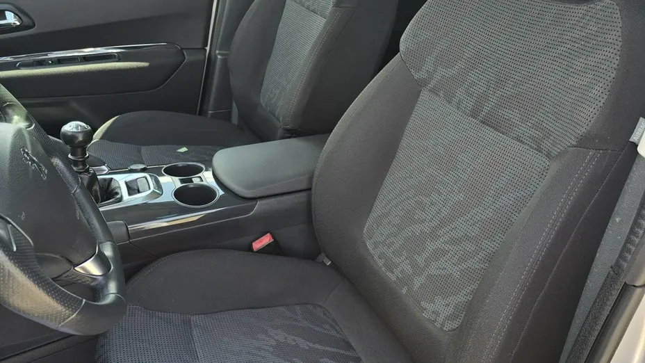 PEUGEOT 3008 -