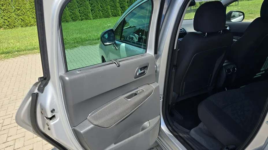 PEUGEOT 3008 -