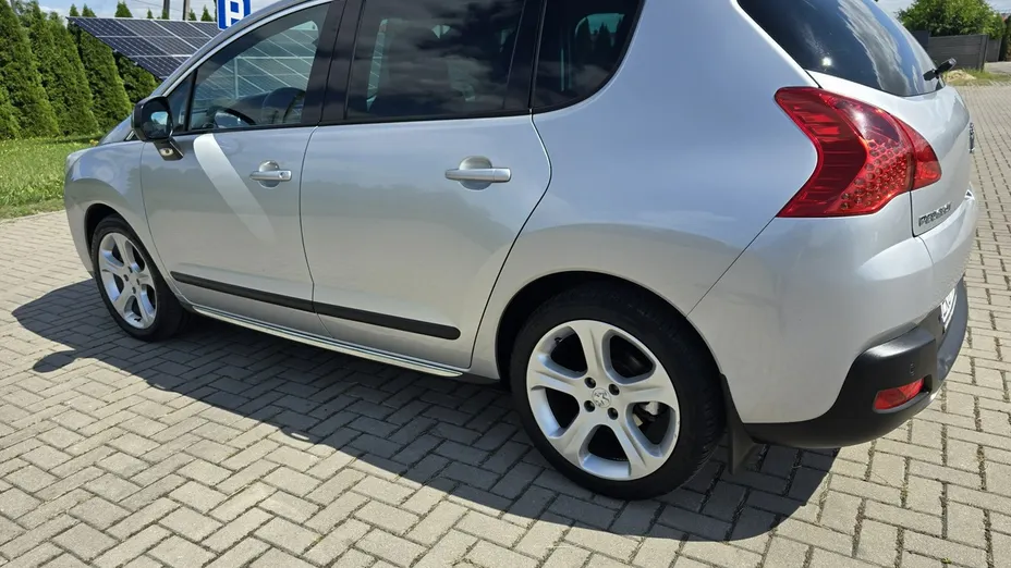 PEUGEOT 3008 -