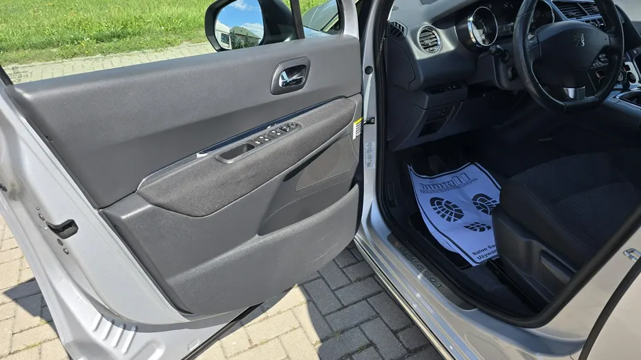 PEUGEOT 3008 -