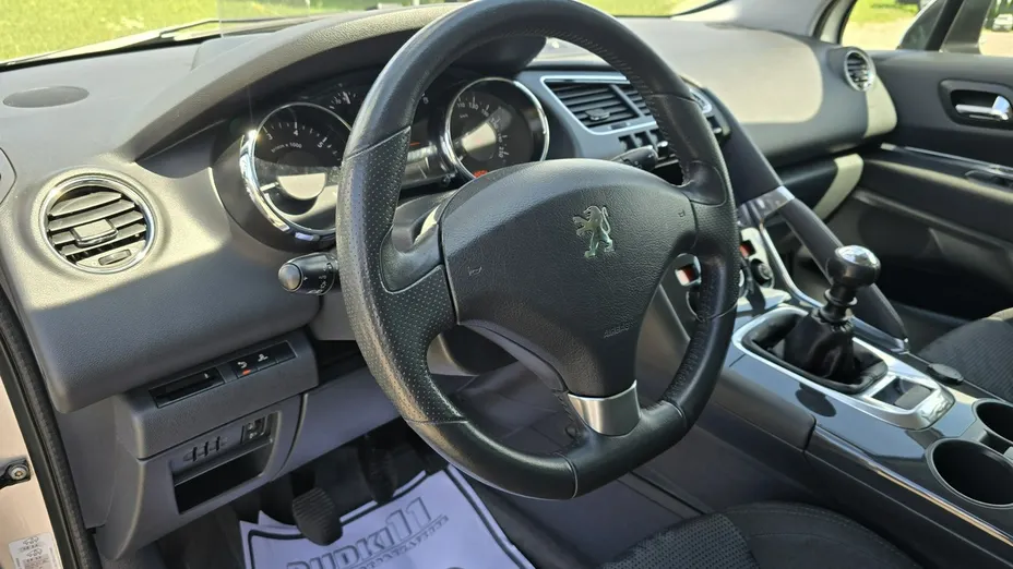 PEUGEOT 3008 -