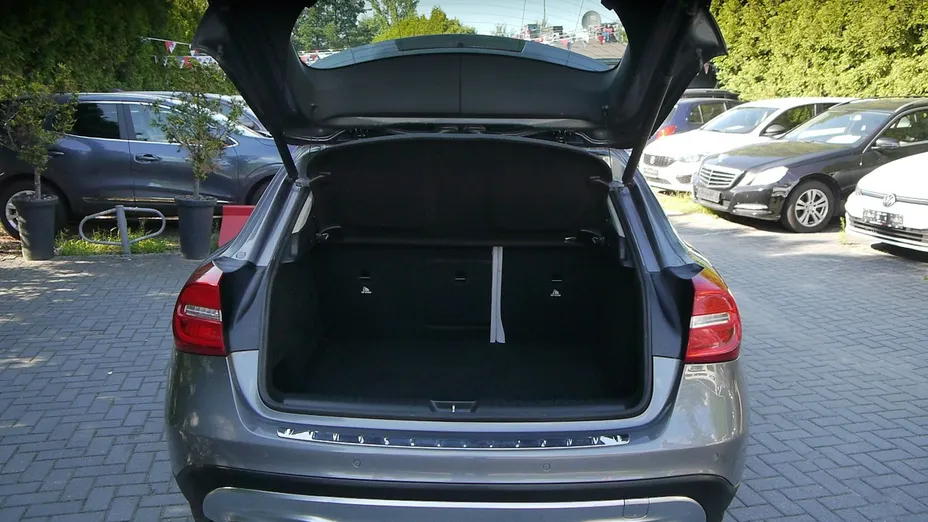 MERCEDES-BENZ GLA -
