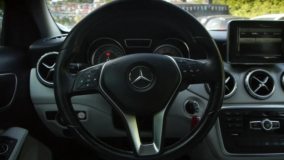 MERCEDES-BENZ GLA -