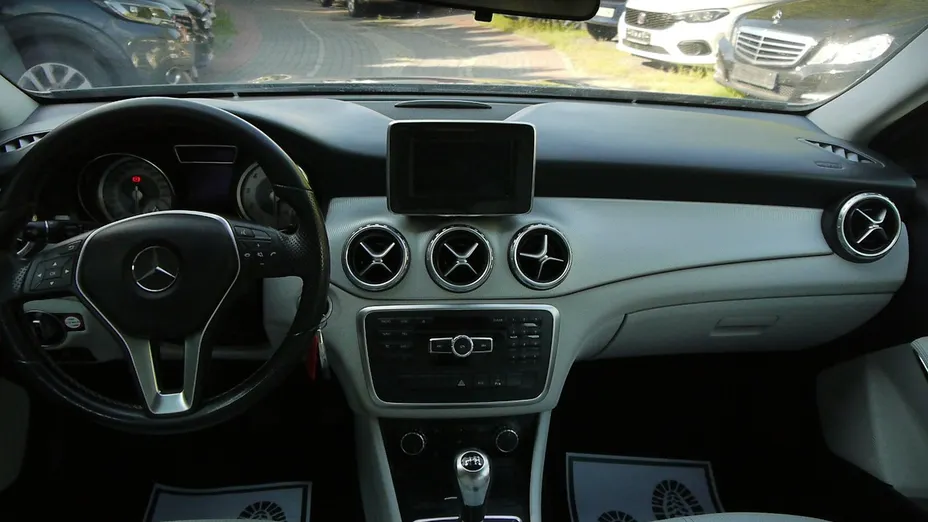MERCEDES-BENZ GLA -