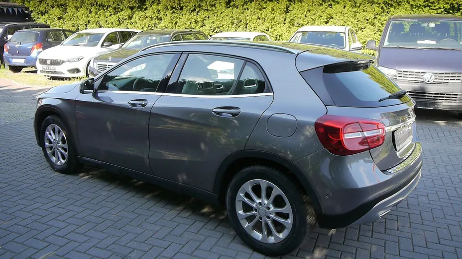 MERCEDES-BENZ GLA -