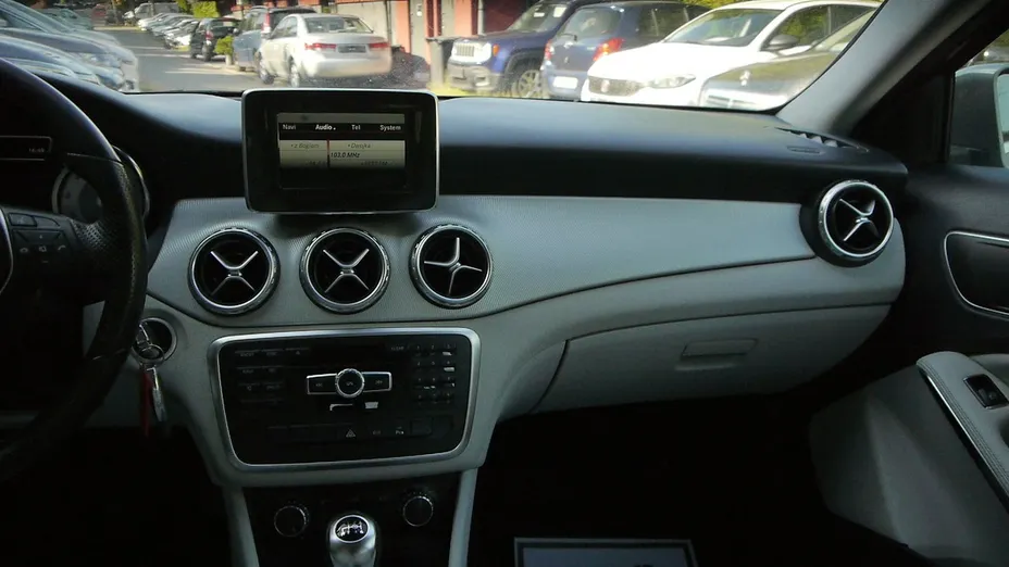 MERCEDES-BENZ GLA -