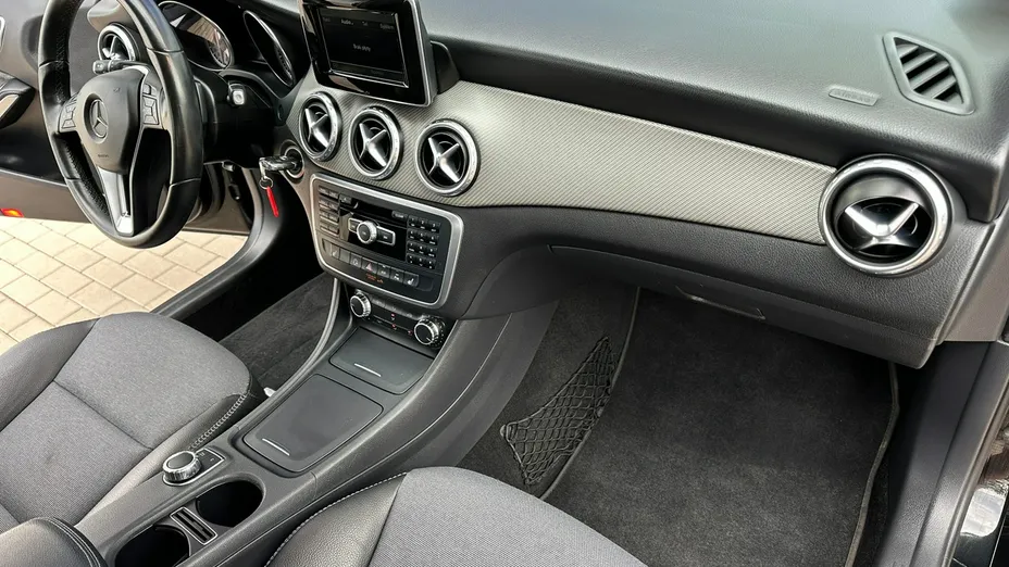 MERCEDES-BENZ GLA -