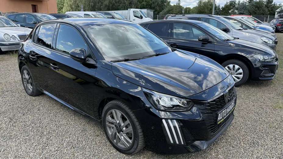PEUGEOT 208 -