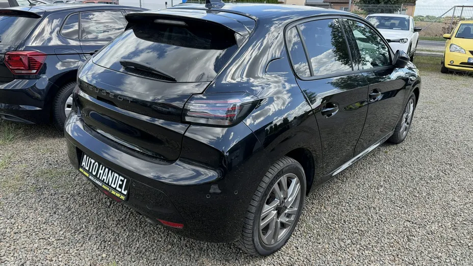 PEUGEOT 208 -