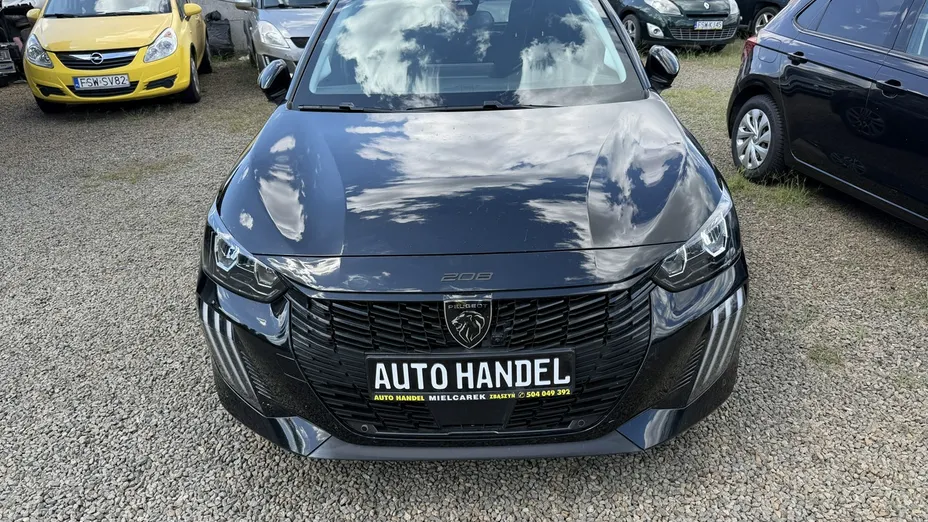 PEUGEOT 208 -