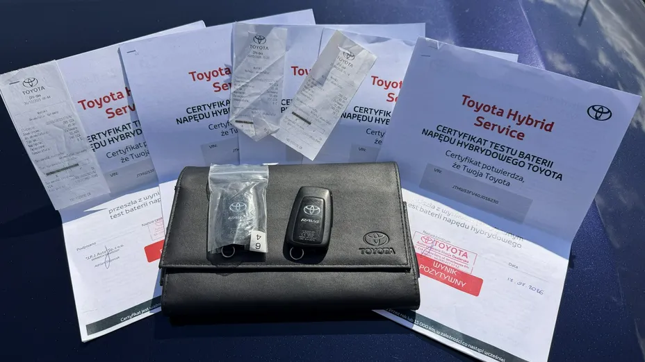 TOYOTA RAV4 -