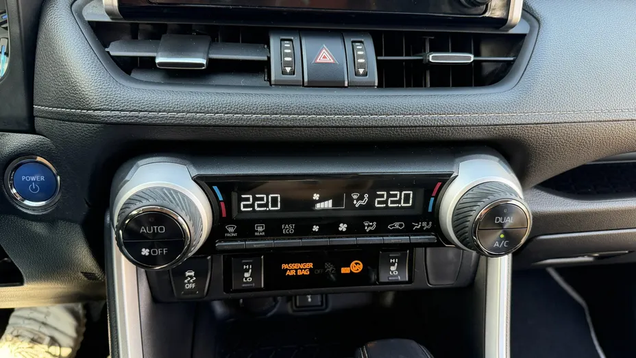 TOYOTA RAV4 -