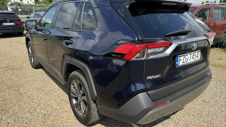 TOYOTA RAV4 -