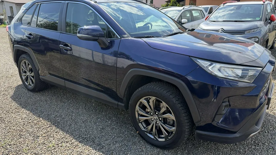 TOYOTA RAV4 -