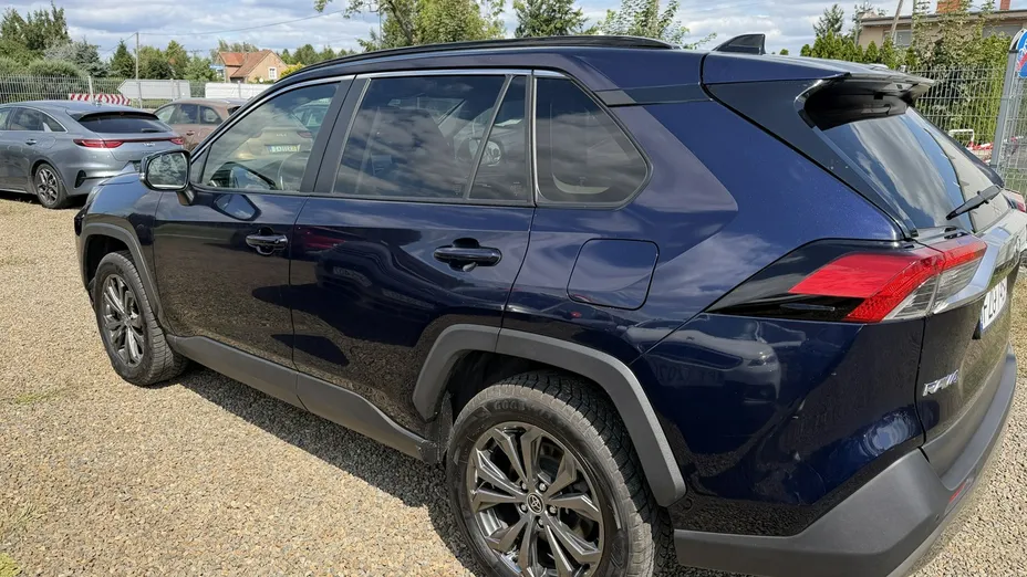 TOYOTA RAV4 -