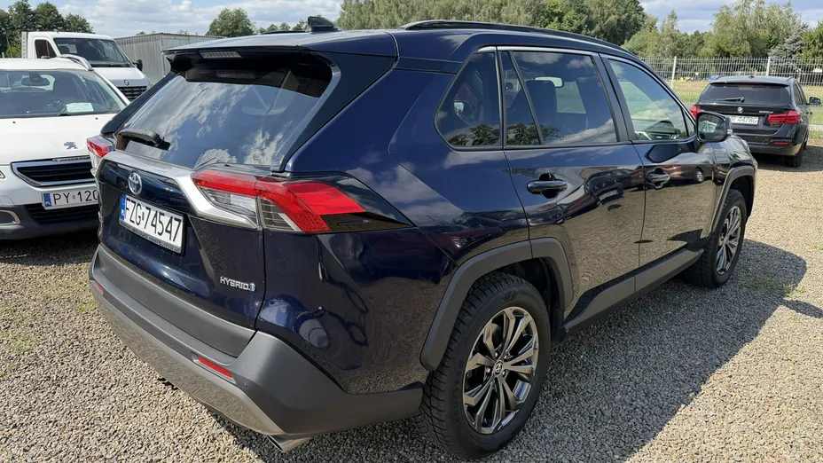 TOYOTA RAV4 -