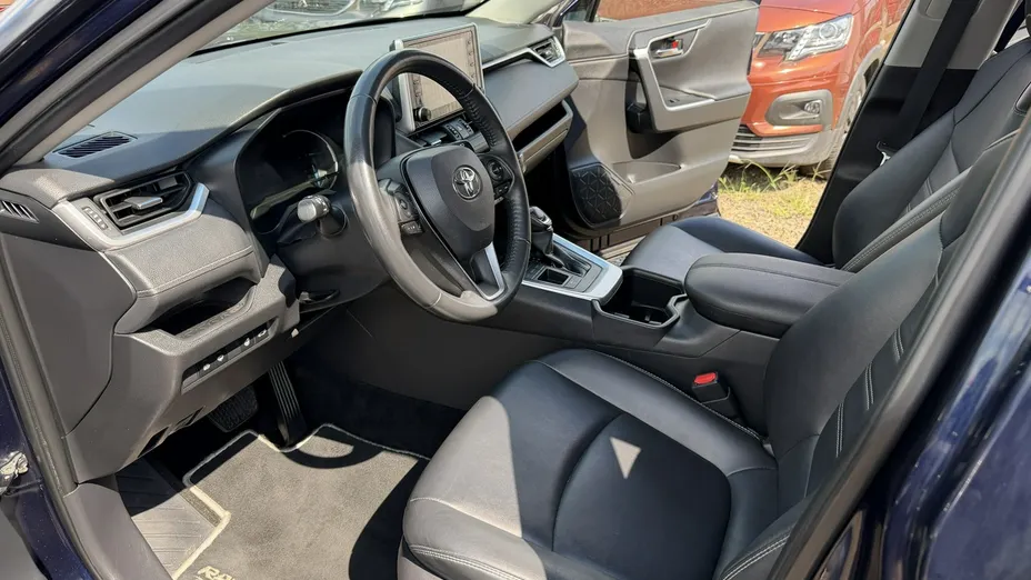 TOYOTA RAV4 -