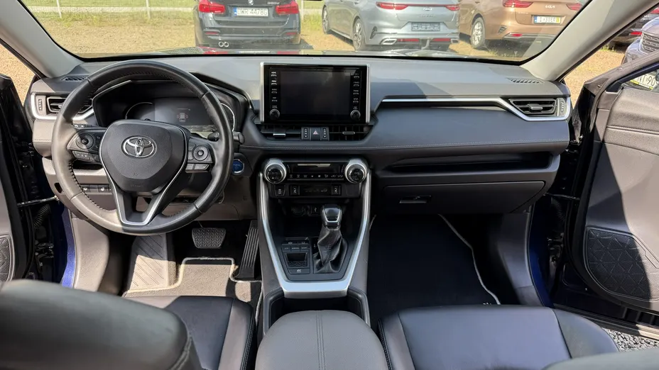 TOYOTA RAV4 -