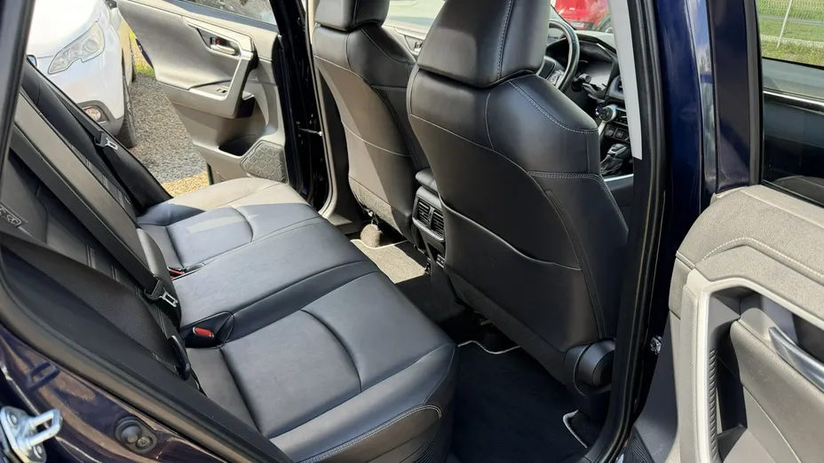 TOYOTA RAV4 -