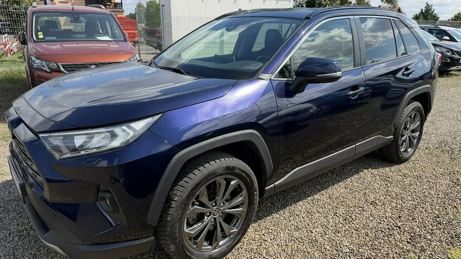 TOYOTA RAV4 -